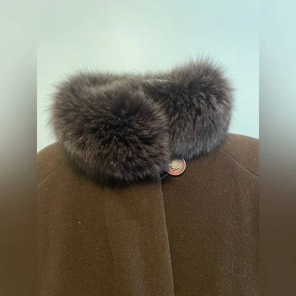 Vintage Wool Coat with Fur neck lining - Picture 9 of 12